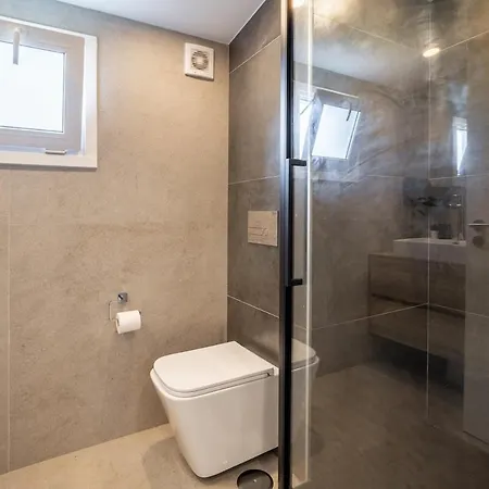 Sunny With Private Pool In Nazare Famalicão