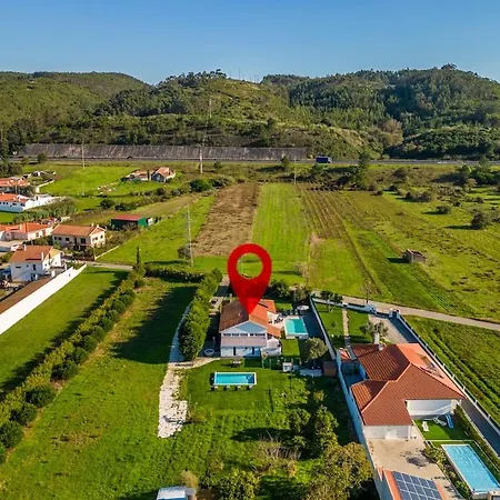 Casa de Férias Sunny With Private Pool In Nazare